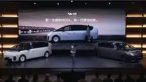 理想 MEGA Home 补齐后轮转向后，驾驶体验如何与 2010 年无人机自动化比拼？