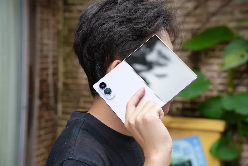 折叠屏的“宽”时代：三星 Z Fold8 值得拥有还是炫技神器？