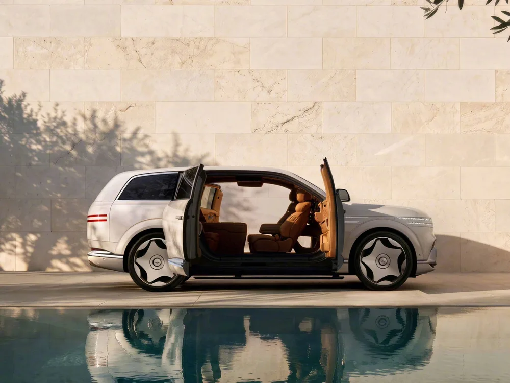 Genesis GV90 Neolun ditches B-pillar for coach doors that slide