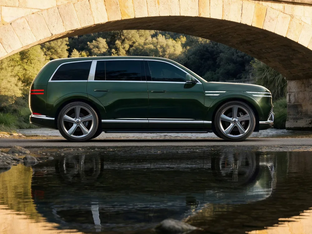 Genesis GV90 Neolun ditches B-pillar for coach doors that slide