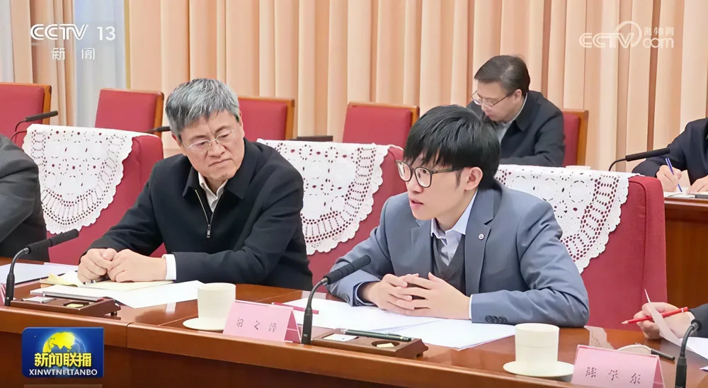 梁文锋署名的这11篇论文其实把DeepSeek的底层逻辑全交代了